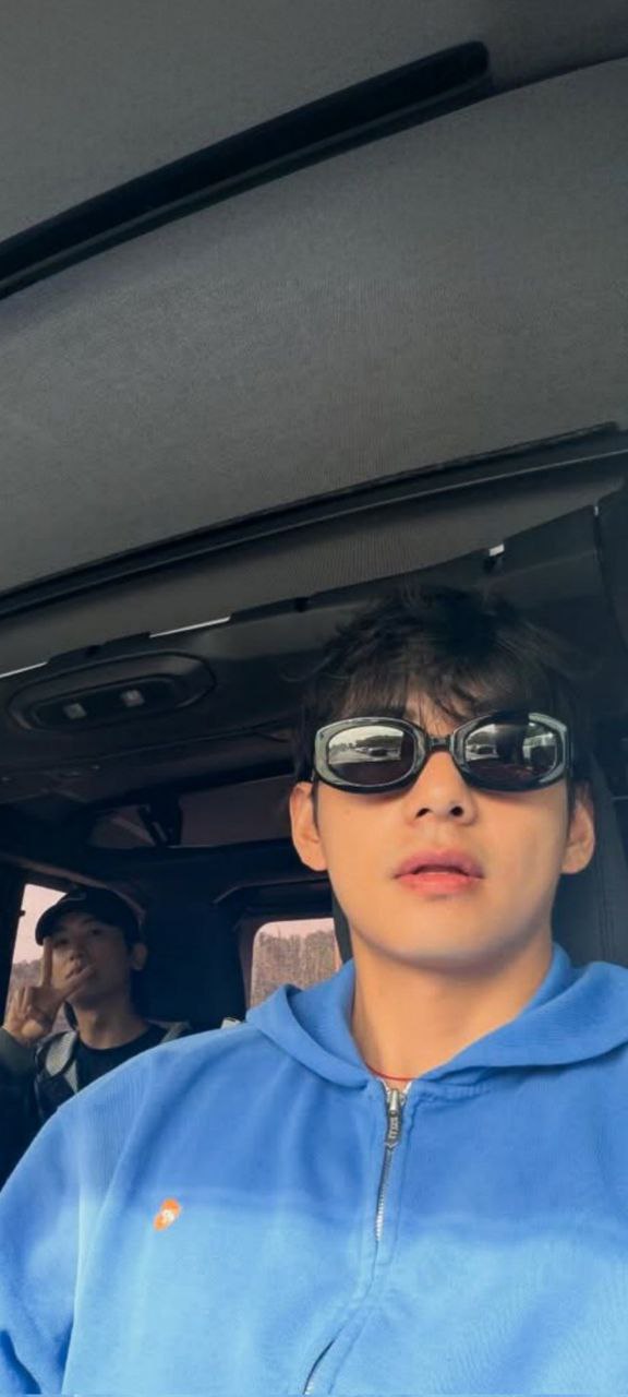 A heartfelt wallpaper shared by V (BTS)'s fans