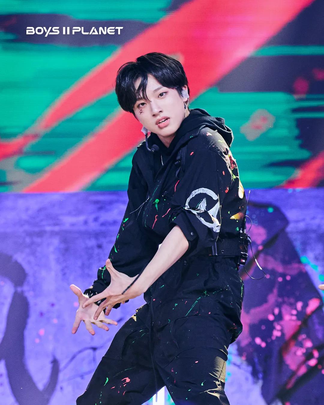 A moment captured by Hsu Chingyu's fan