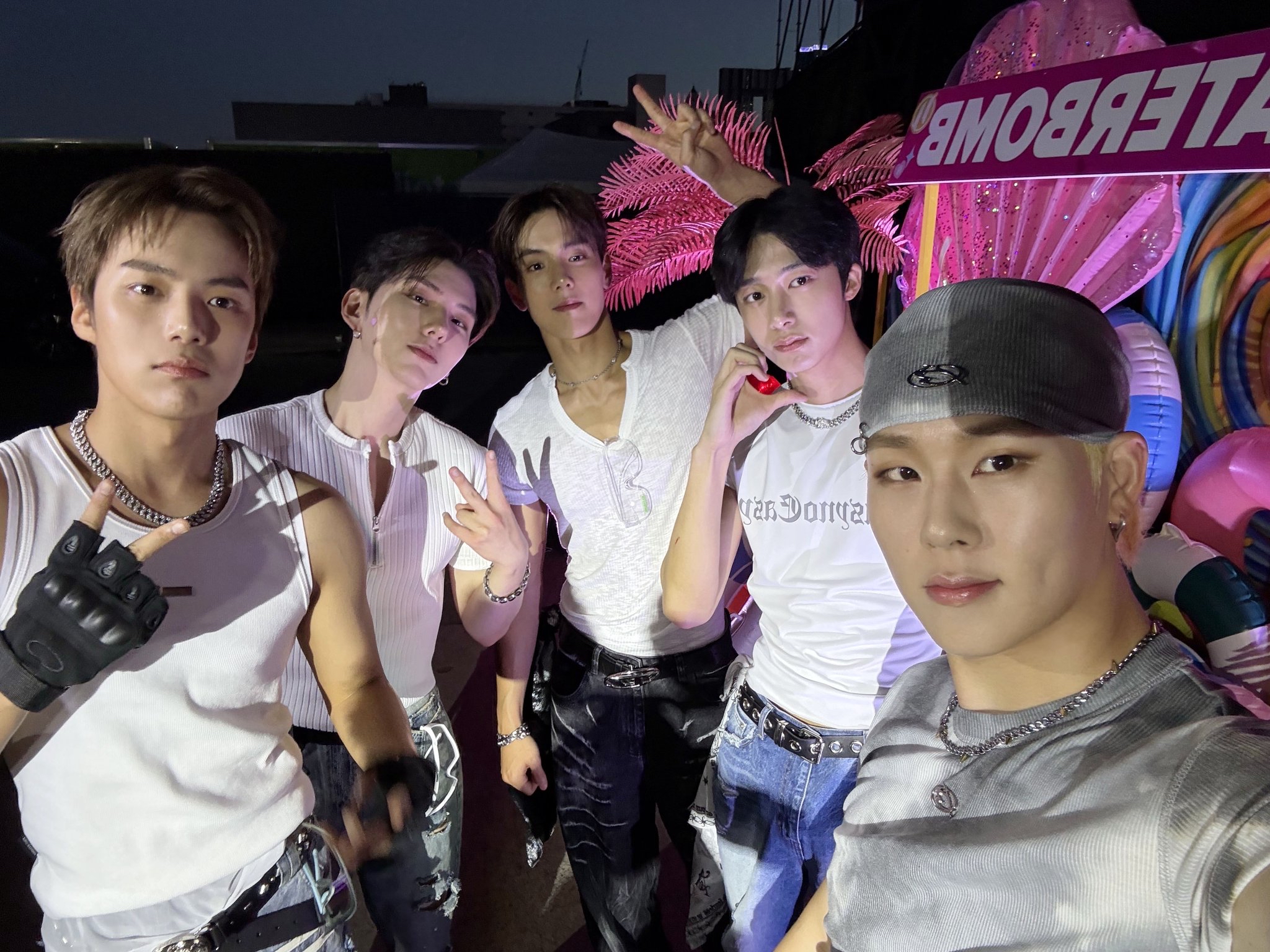 【公式】MONSTA X ミニョク 6期 ペンコン スリッパ PHOTO】MONSTA X ミニョク、本日（10/3）除隊…メンバーと熱い