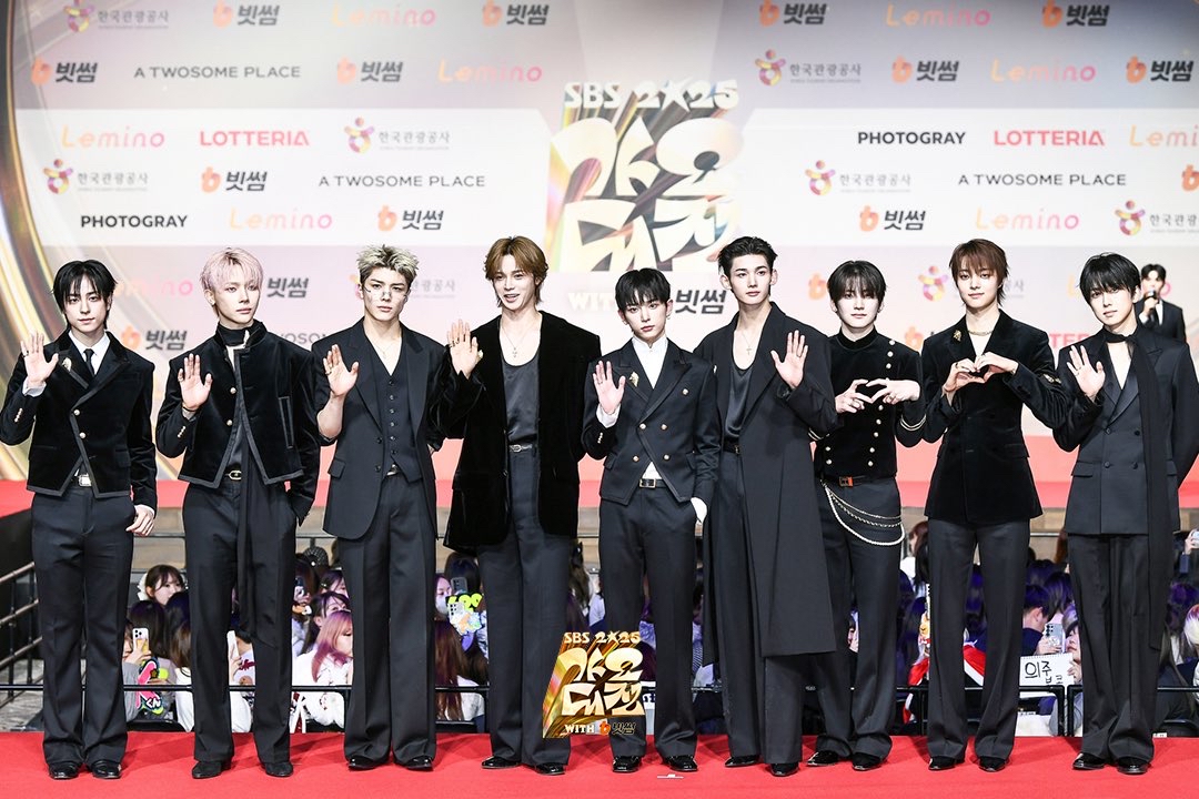 A moment captured by &TEAM's fan