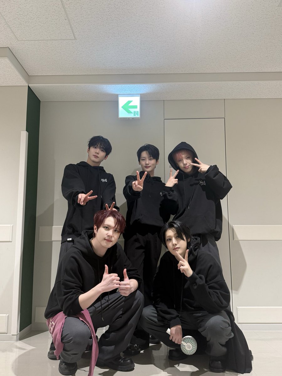 Momen yang diabadikan oleh penggemar WEi