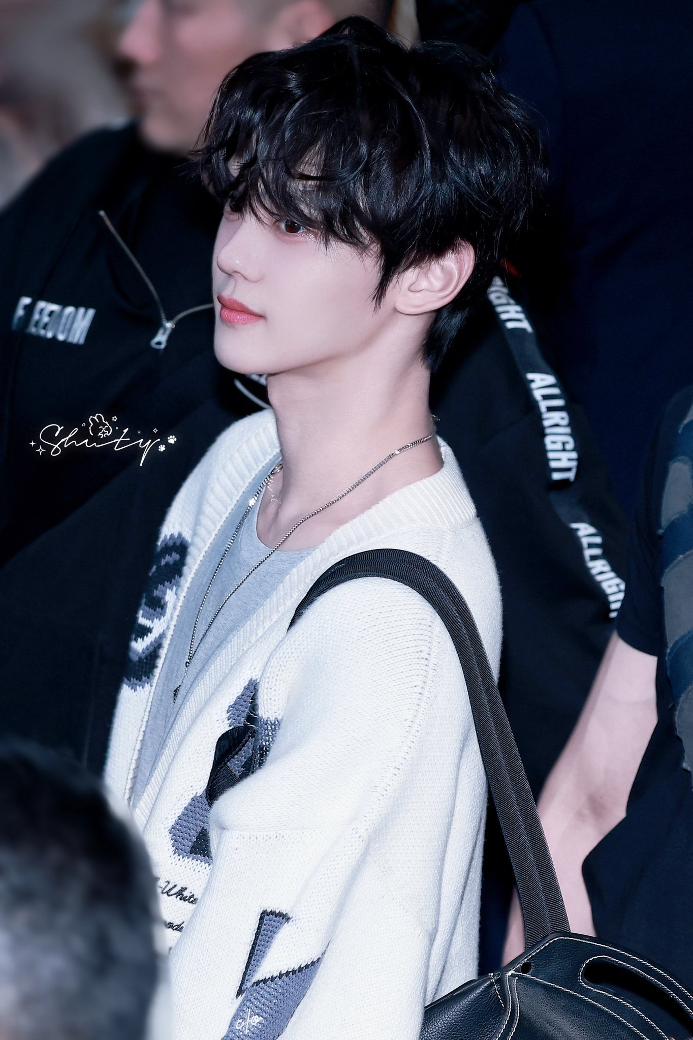 Latest photo of Kim Gyuvin (ZEROBASEONE)