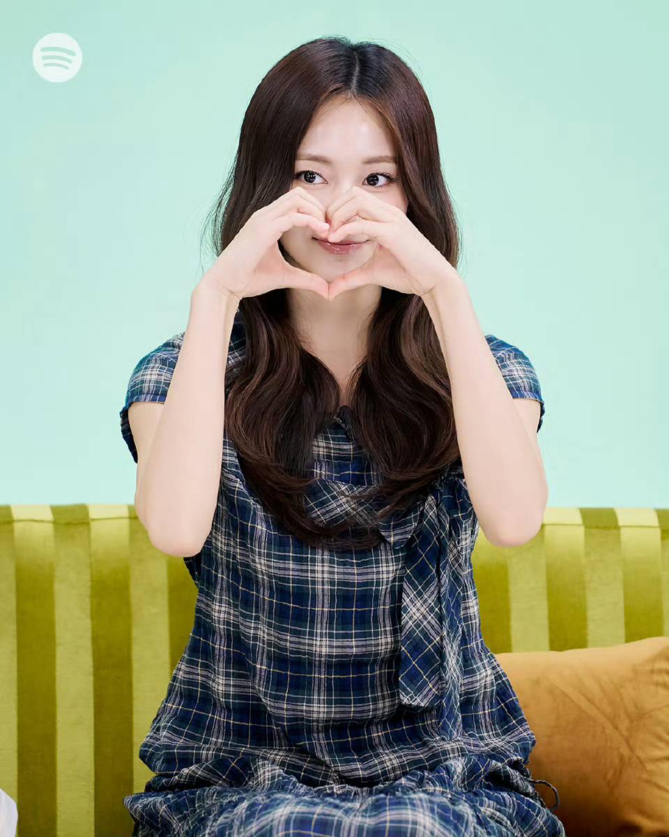 ツウィ (TWICE)の最近の活動写真