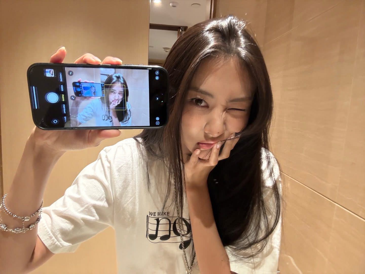 ガウォン (MEOVV)の最近の活動写真