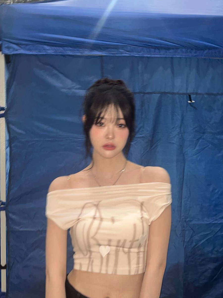 Behind-the-scenes cut of tripleS