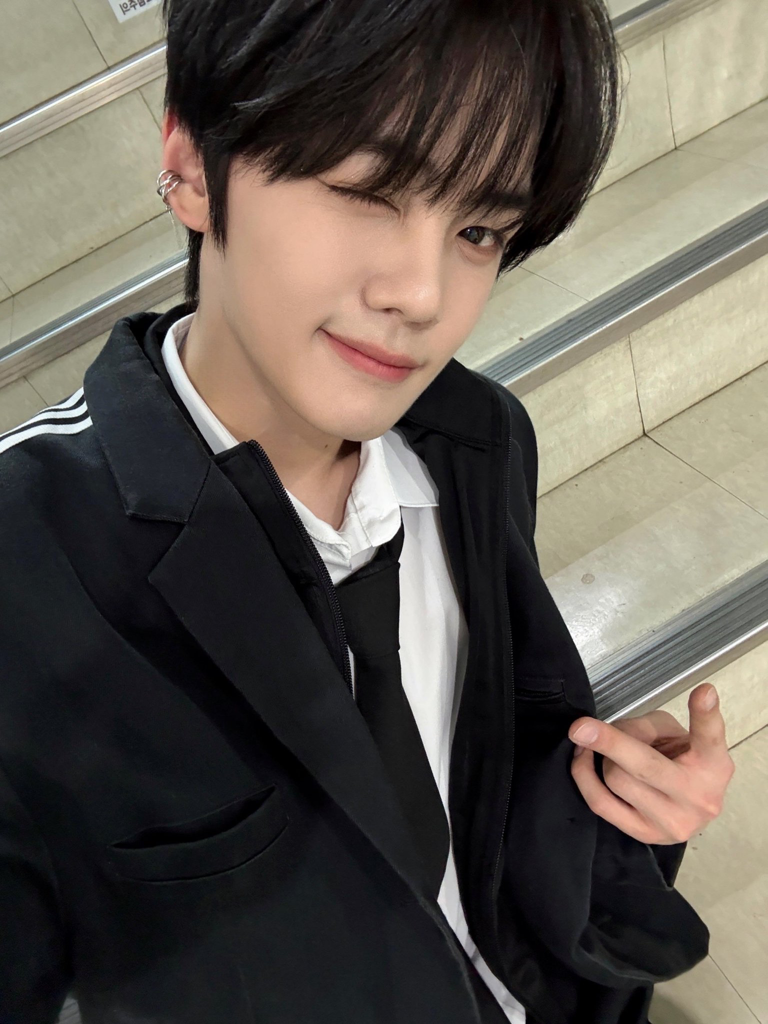 Latest photo of Kim Gyuvin (ZEROBASEONE)
