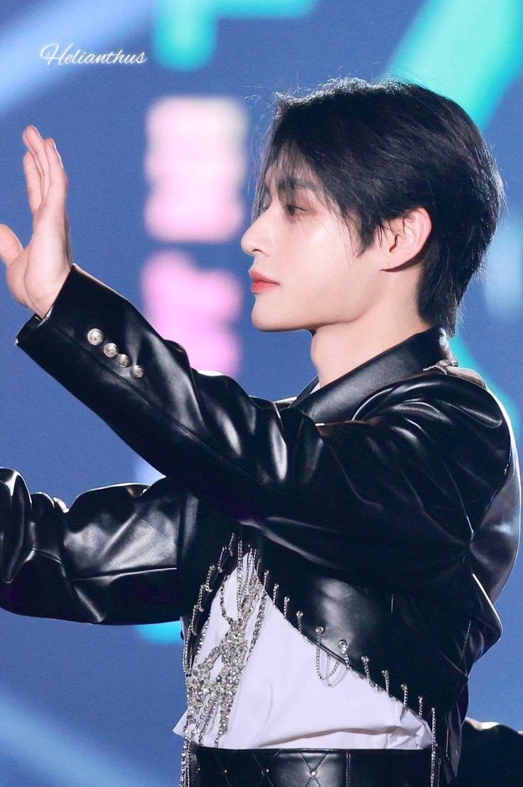 Recent activity shot of Kim Jiwoong (ZEROBASEONE)