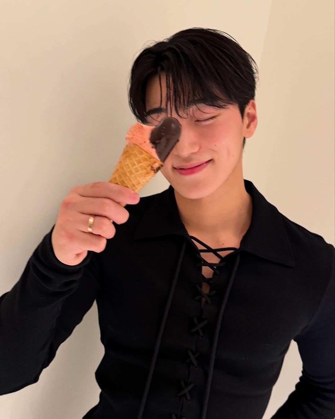 Behind-the-scenes cut of San (ATEEZ)