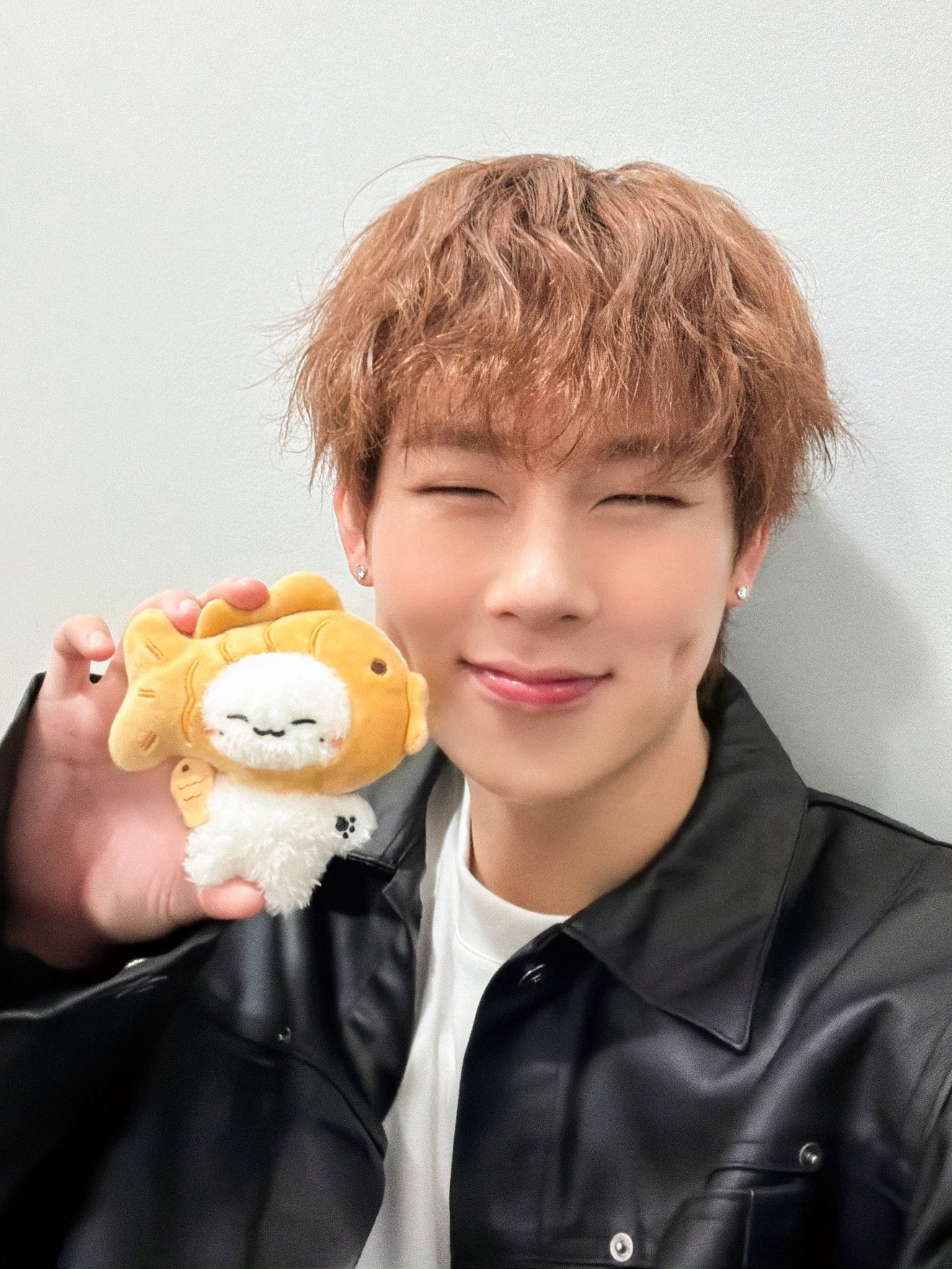 周宪 (MONSTA X)的最新照片