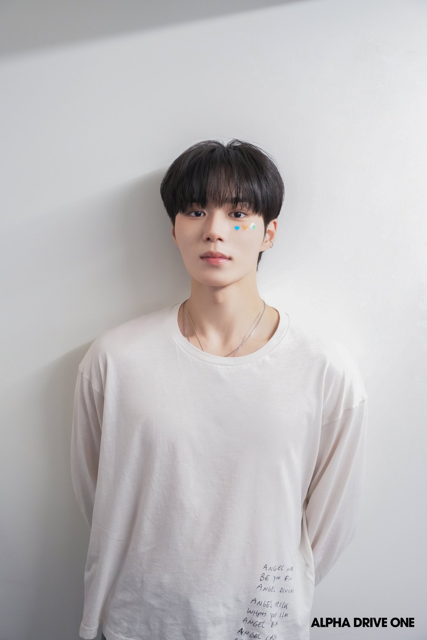 Behind-the-scenes cut of Kim Junseo (ALPHA DRIVE ONE)