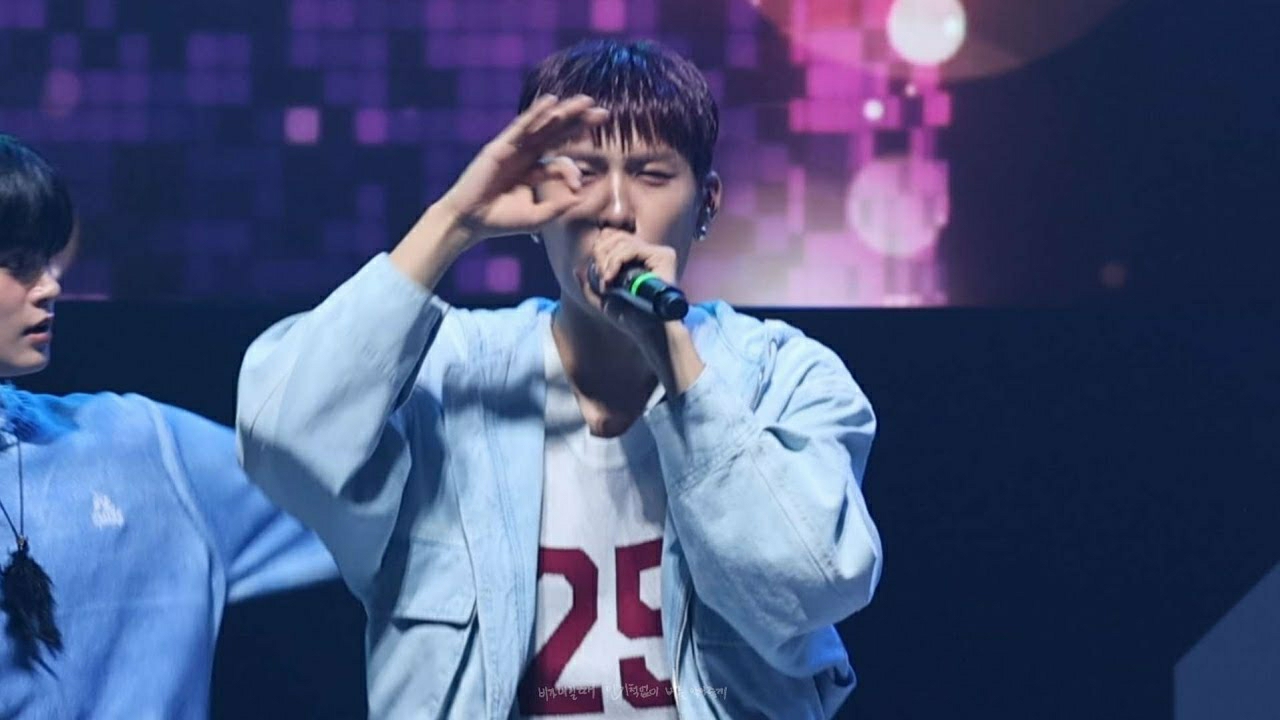 A moment captured by Park Woojin (AB6IX)'s fan