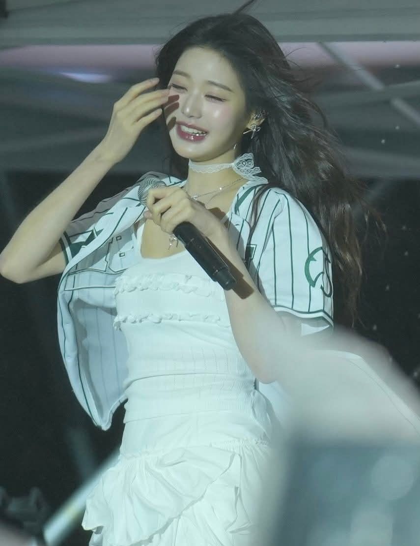 Latest photo of Jang Wonyoung (IVE)