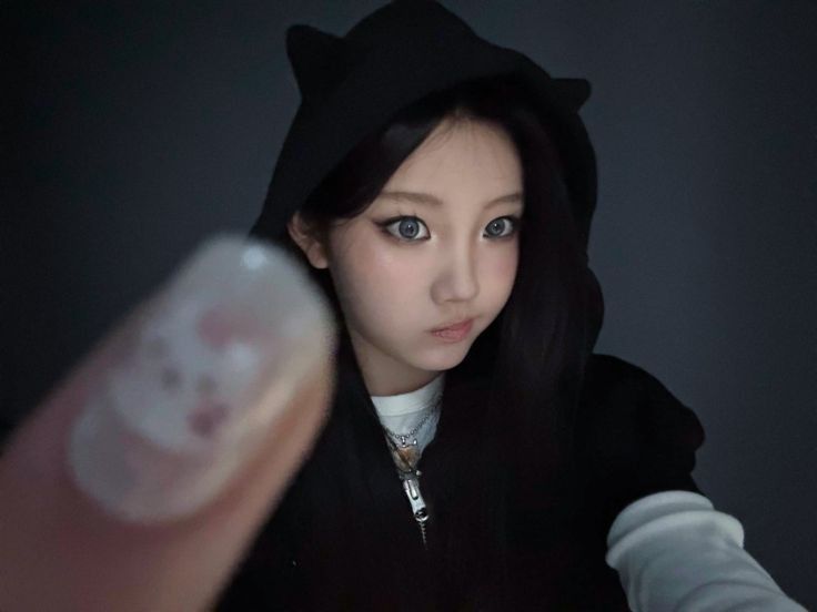 Behind-the-scenes cut of Wonhee (ILLIT)