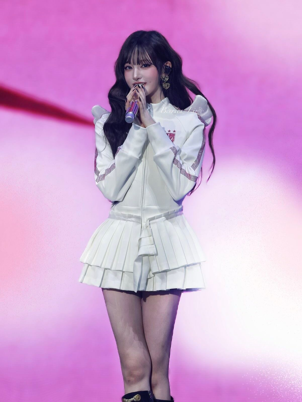 Recent activity shot of LIZ (IVE)