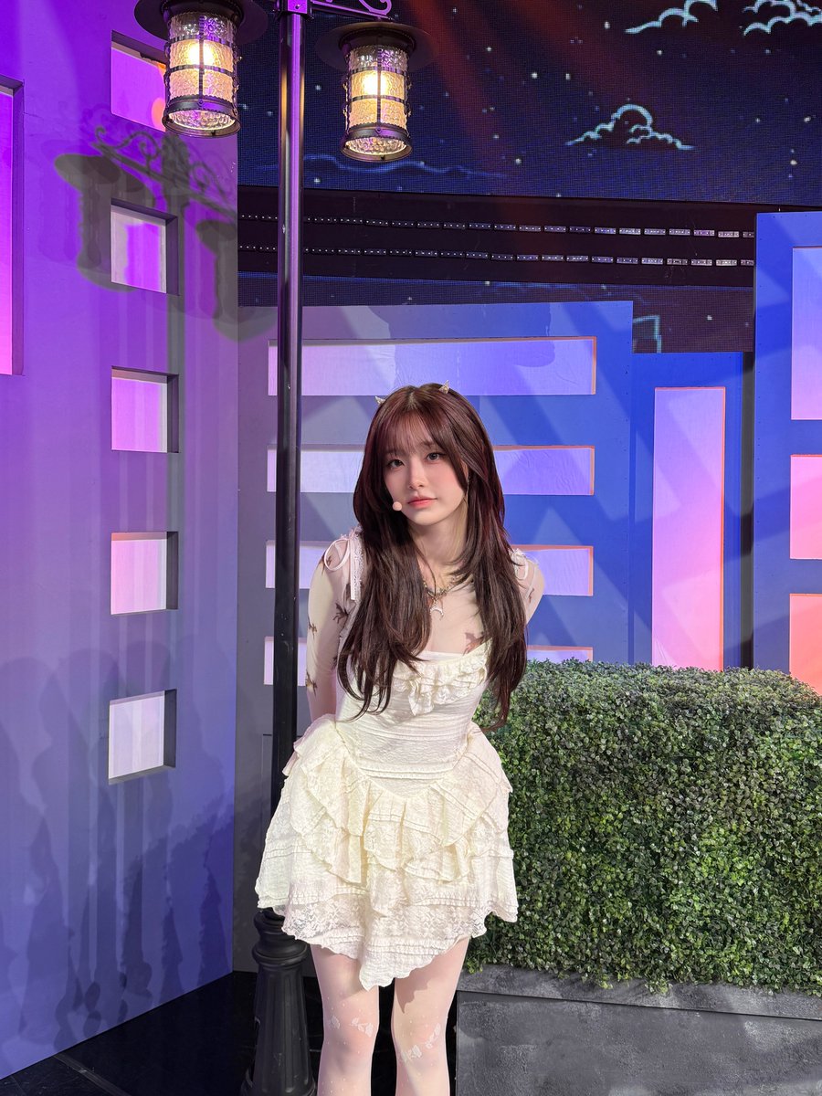 Behind-the-scenes cut of Chuu