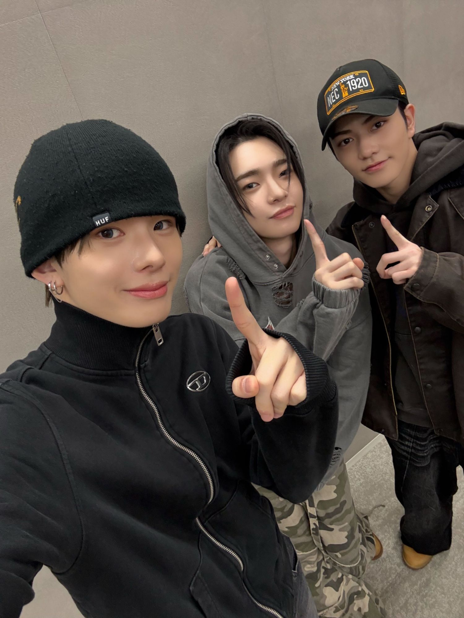 Behind-the-scenes cut of aoen