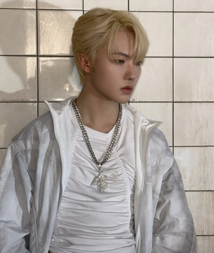 Behind-the-scenes cut of Junghoon (Xikers)