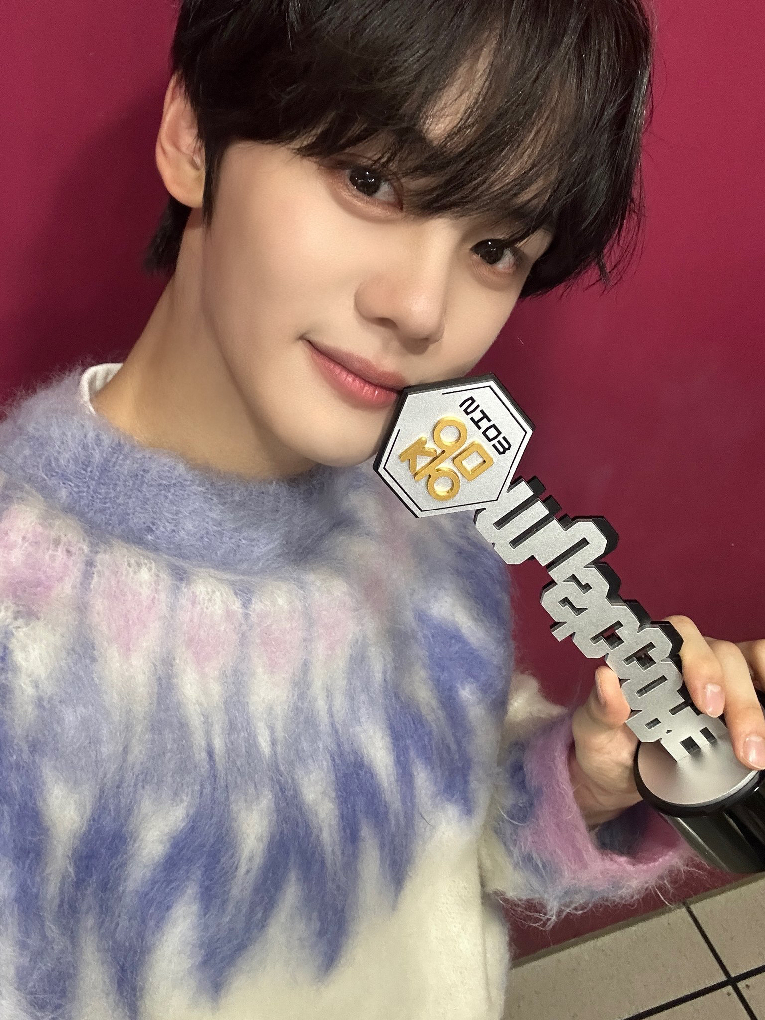 Behind-the-scenes cut of Kim Gyuvin (ZEROBASEONE)