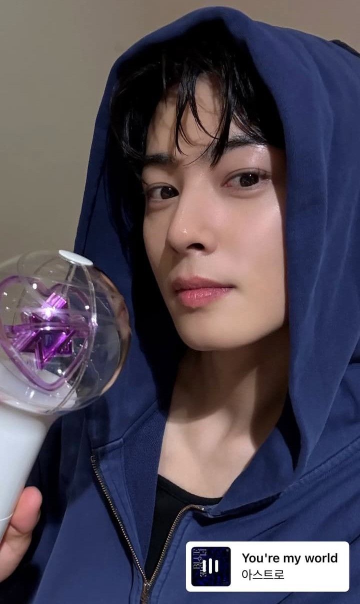 A moment captured by Eunwoo (ASTRO)'s fan