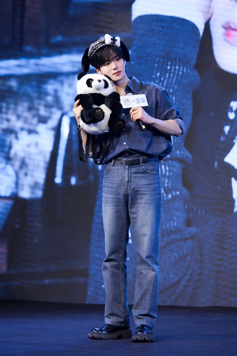 Behind-the-scenes cut of WEi