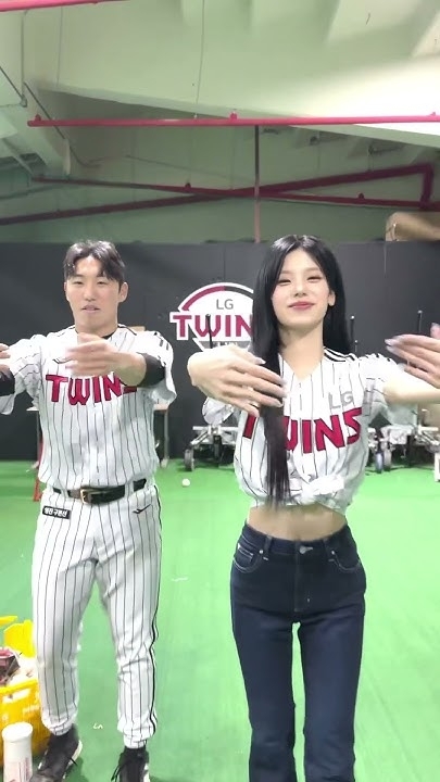 Today's most popular wallpaper in the Yeji (ITZY) community