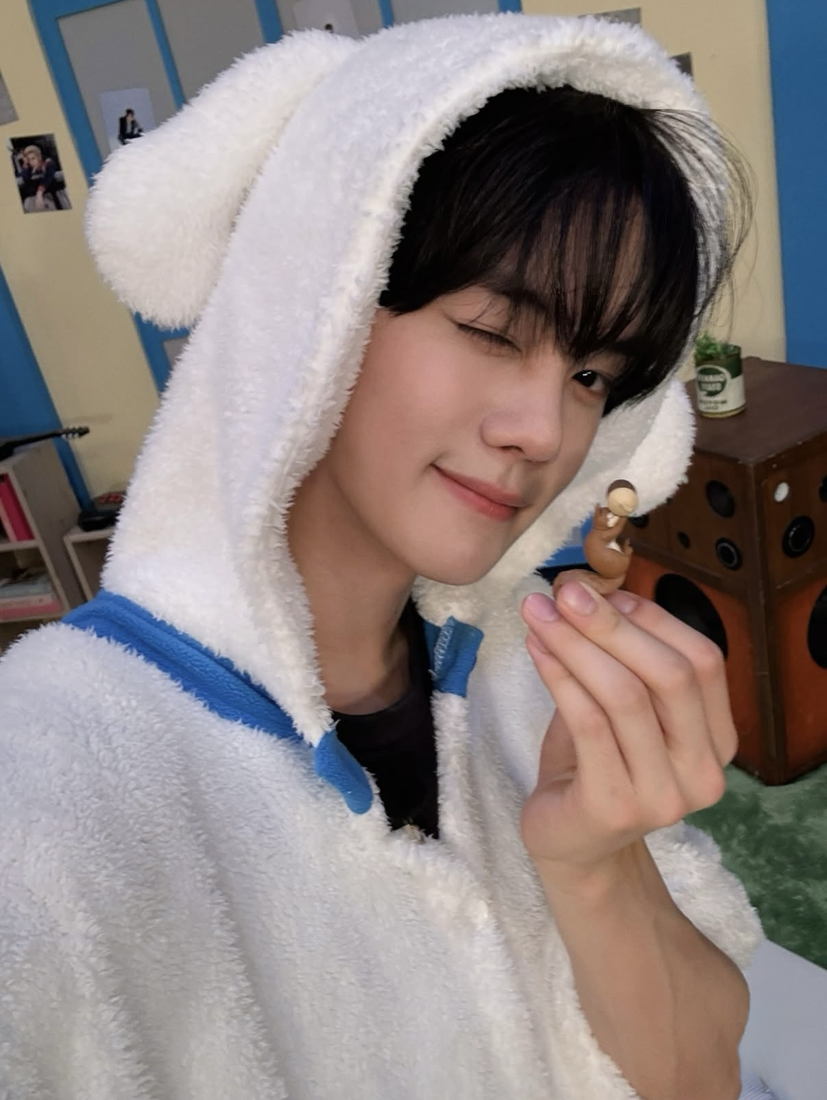 Behind-the-scenes cut of Kim Gyuvin (ZEROBASEONE)