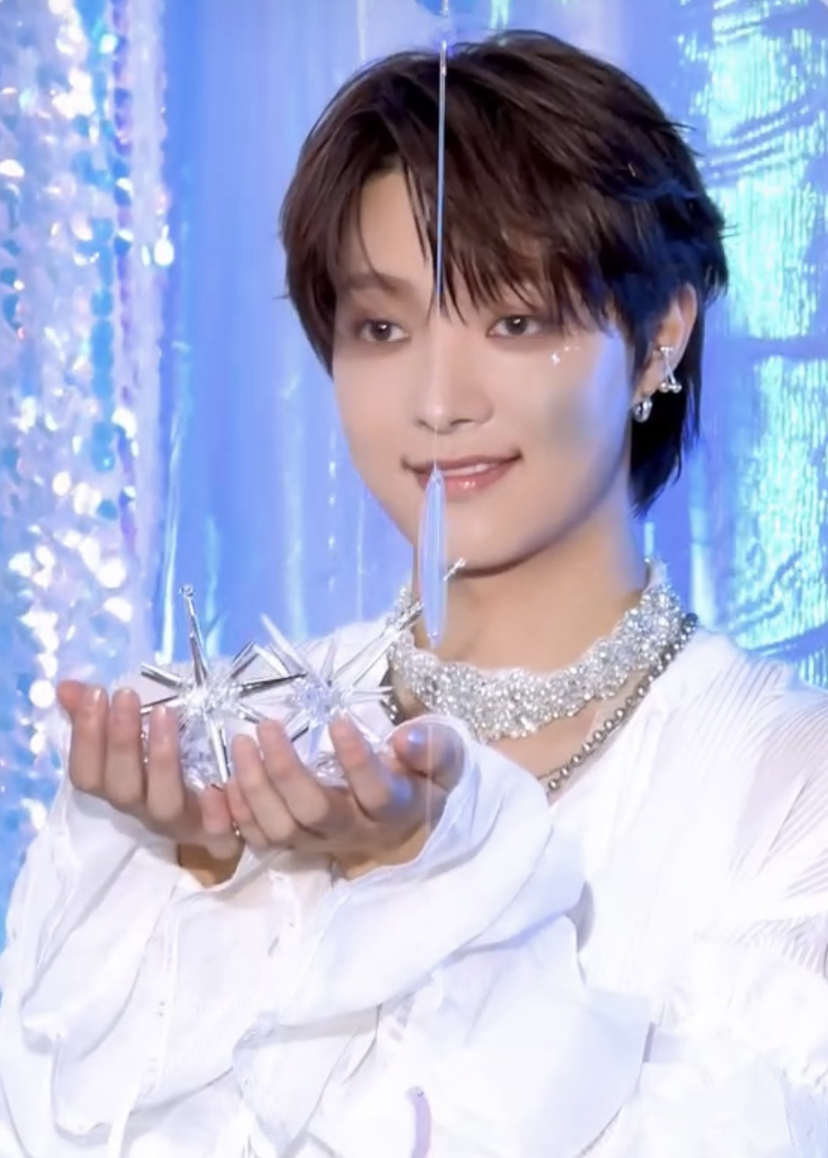 Behind-the-scenes cut of EJ (&TEAM)