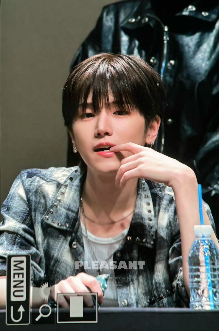 Latest photo of Riwoo (BOYNEXTDOOR)