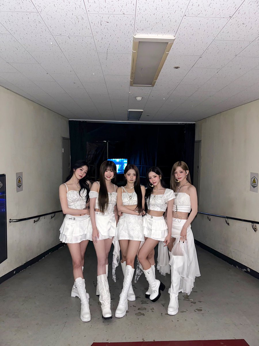 Behind-the-scenes cut of fromis (9)