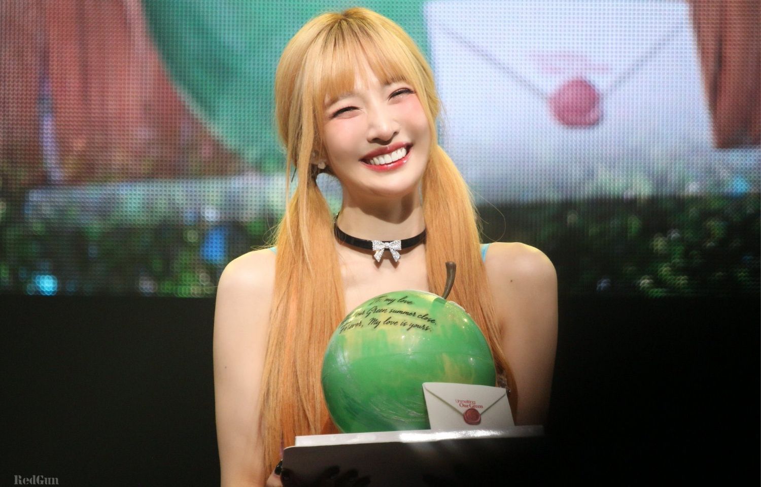 Behind-the-scenes cut of Joy (Red Velvet)