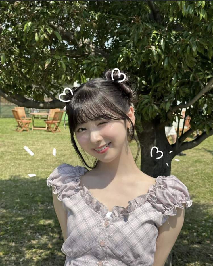 A moment captured by Miihi (NiziU)'s fan