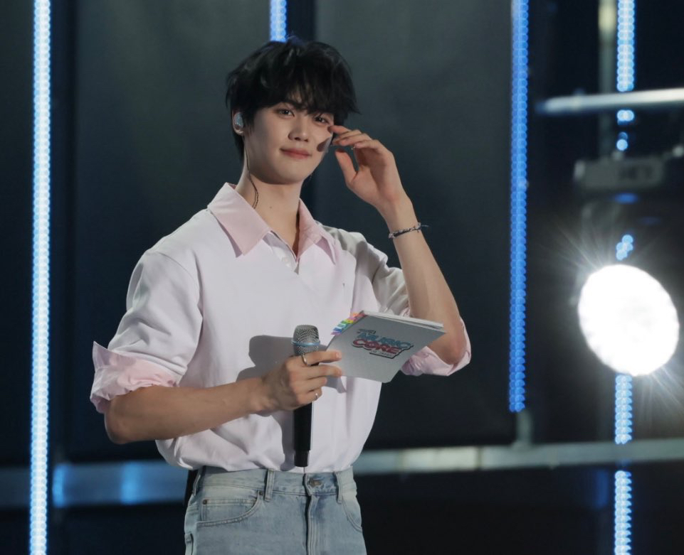 A moment captured by Kim Gyuvin (ZEROBASEONE)'s fan
