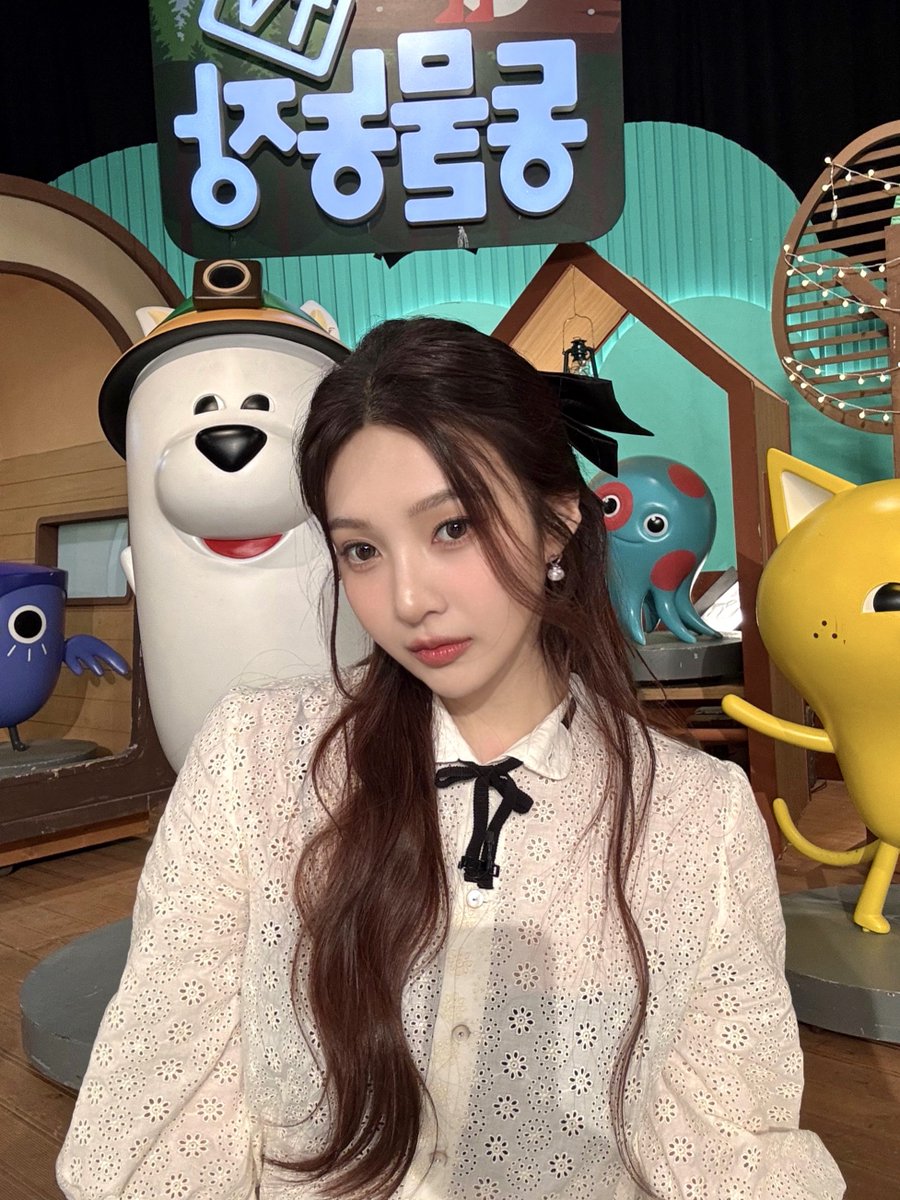 Recent activity shot of Red Velvet