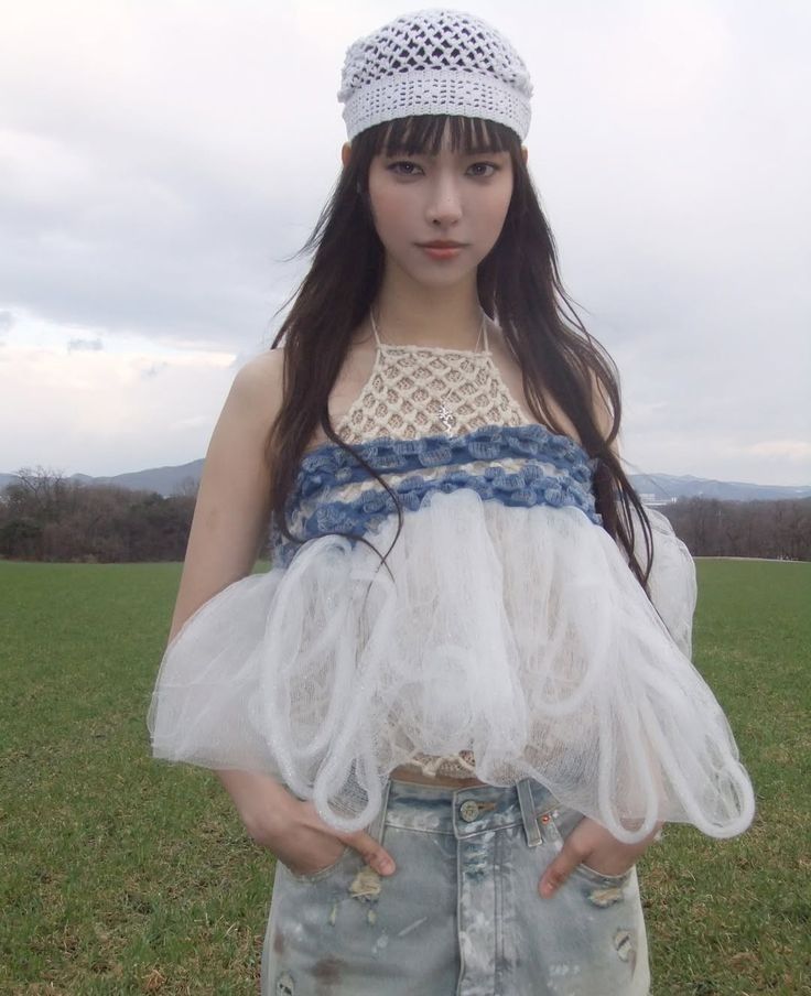 Behind-the-scenes cut of Yunah (ILLIT)