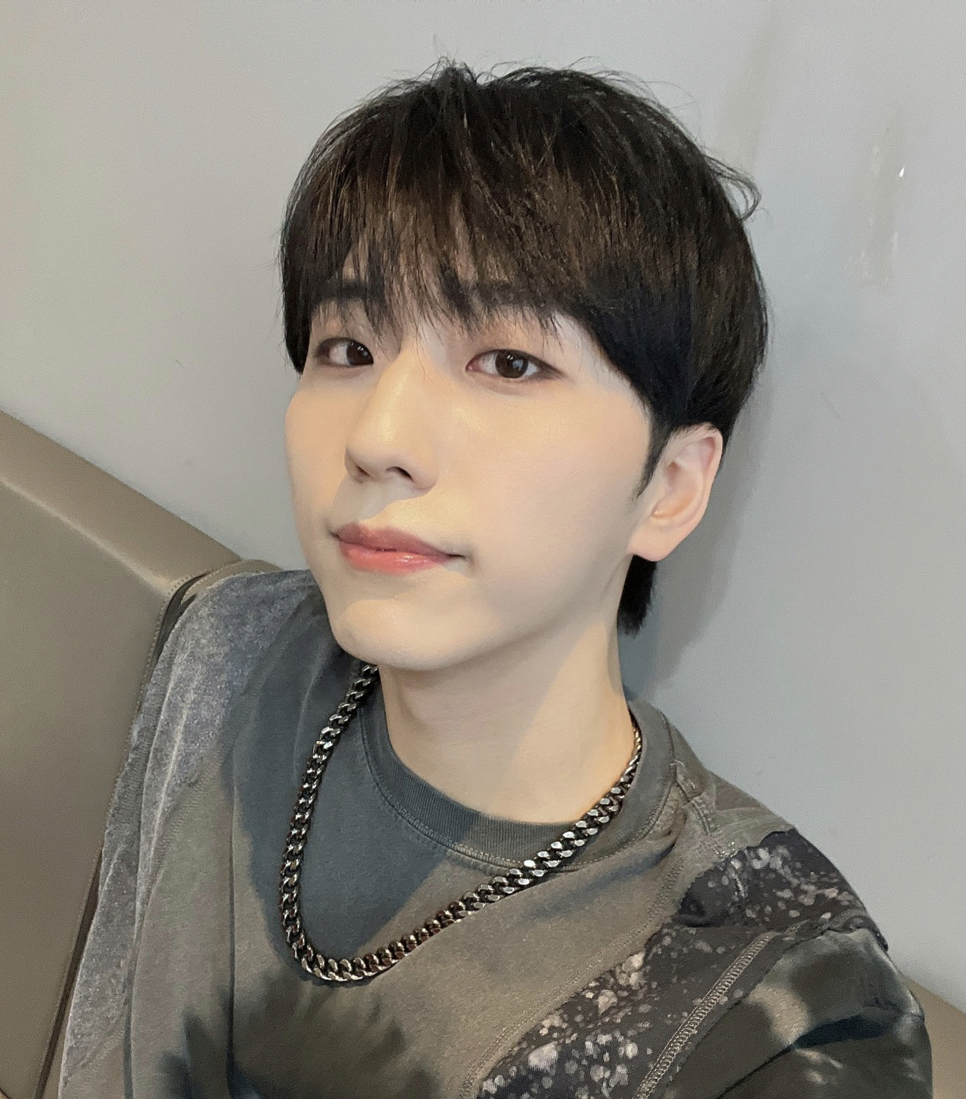 Behind-the-scenes cut of Gun-il (Xdinary Heroes)