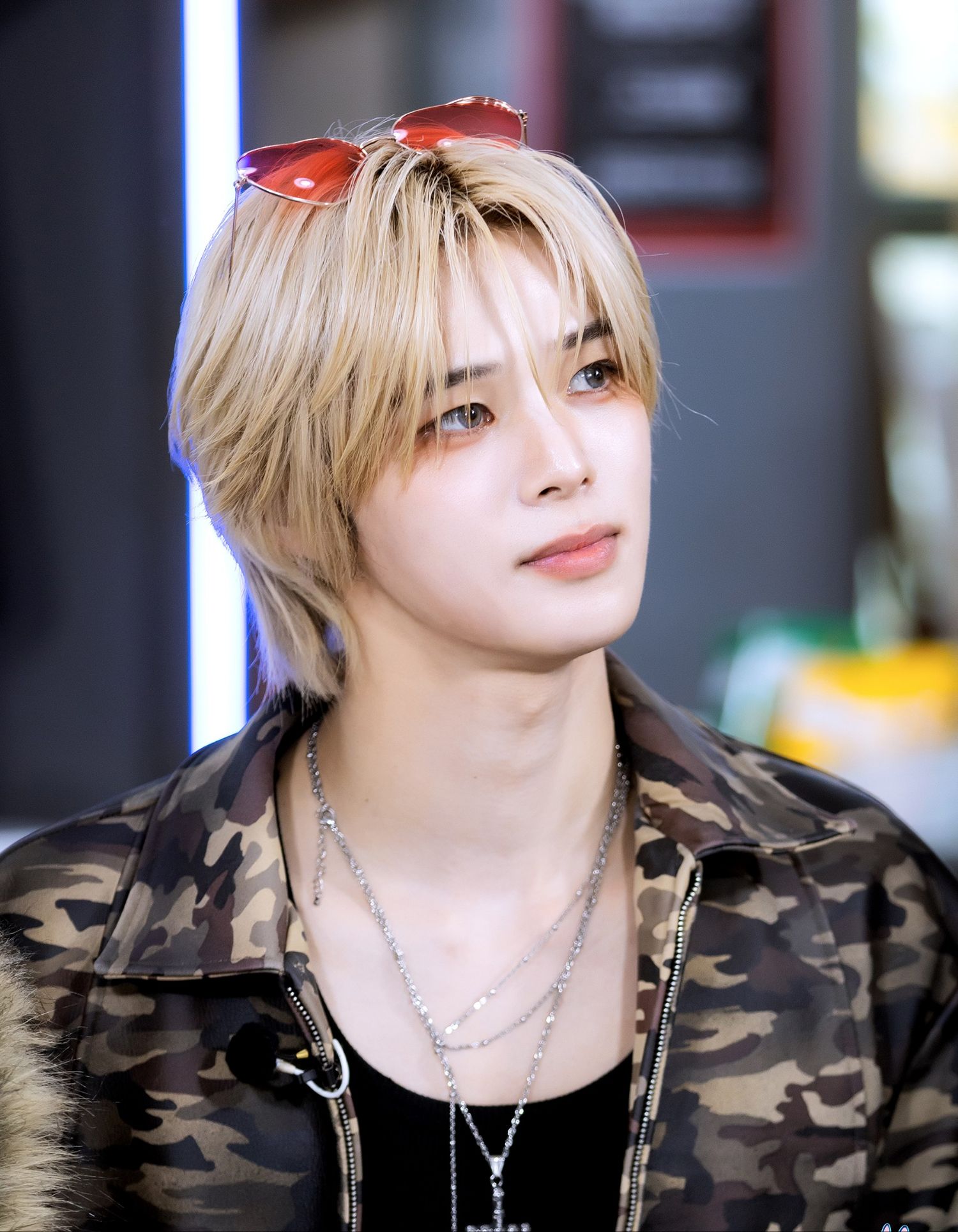 Behind-the-scenes cut of K (&TEAM)