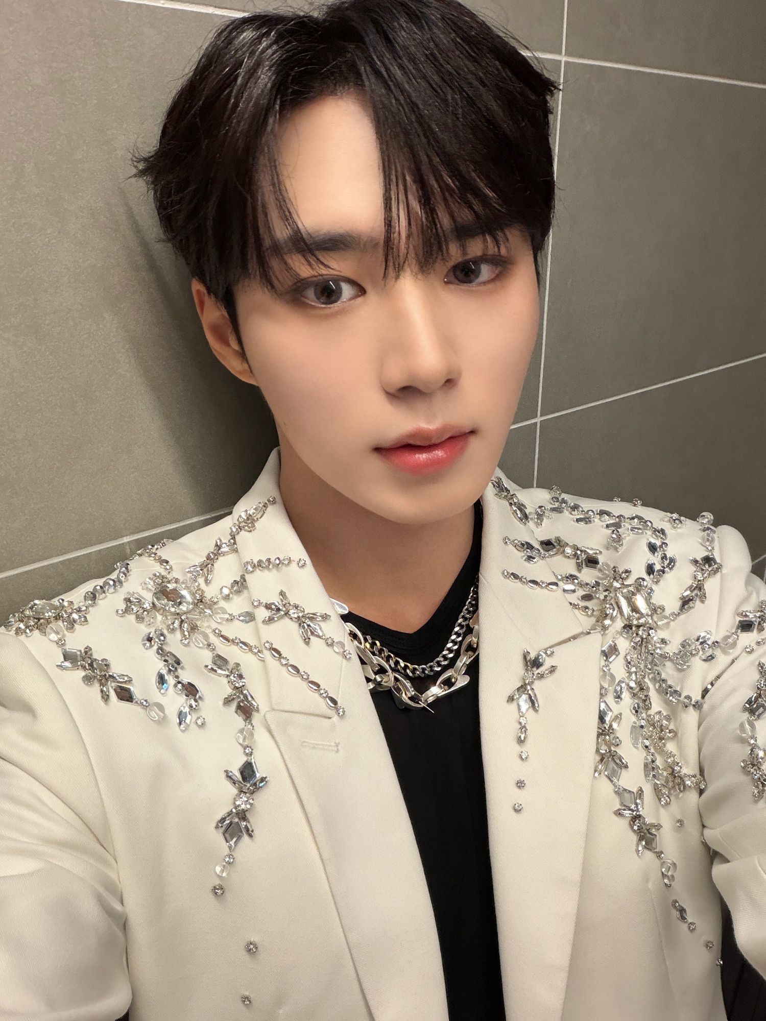 Behind-the-scenes cut of Kim Junseo (ALPHA DRIVE ONE)