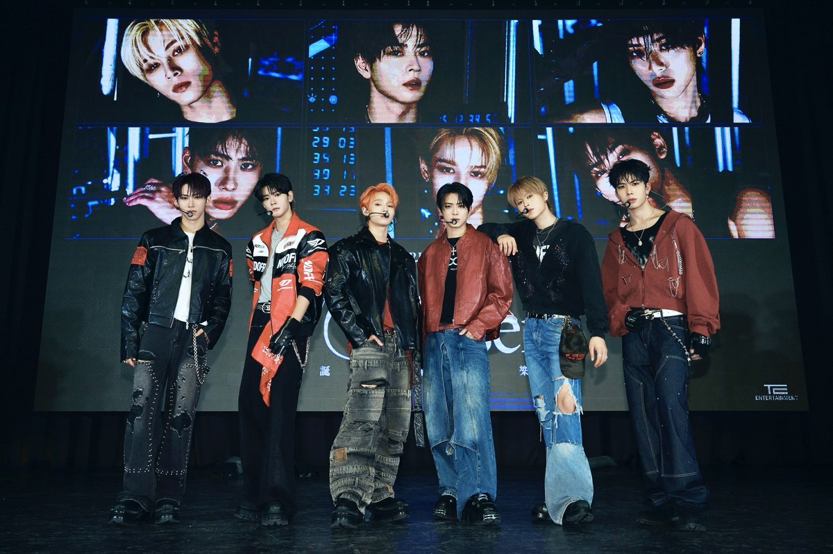 A moment captured by SEVENTOEIGHT's fan