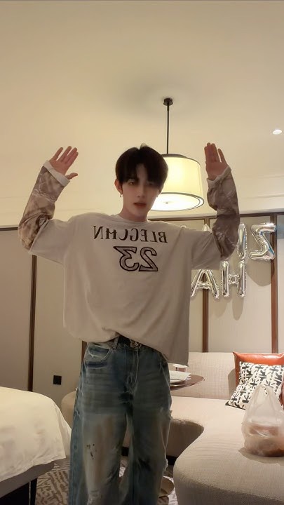 A moment captured by Zhang Hao (ZEROBASEONE)'s fan