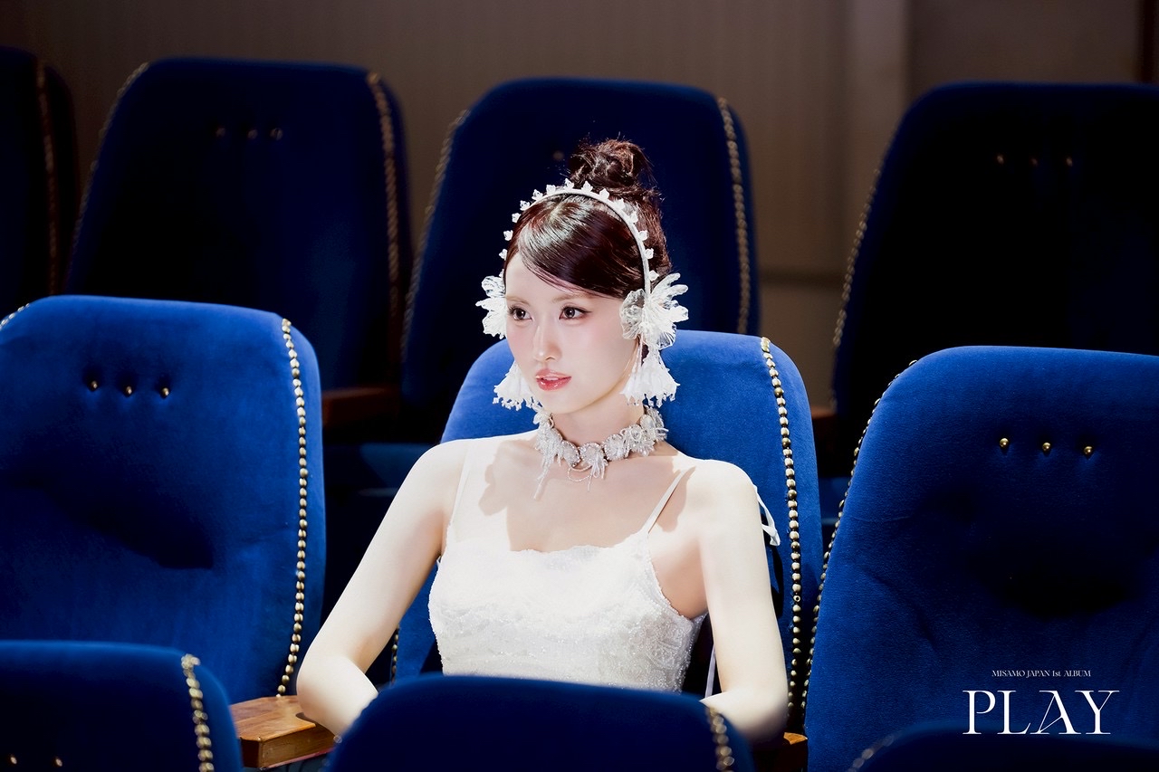 Foto aktivitas terbaru Momo (TWICE)