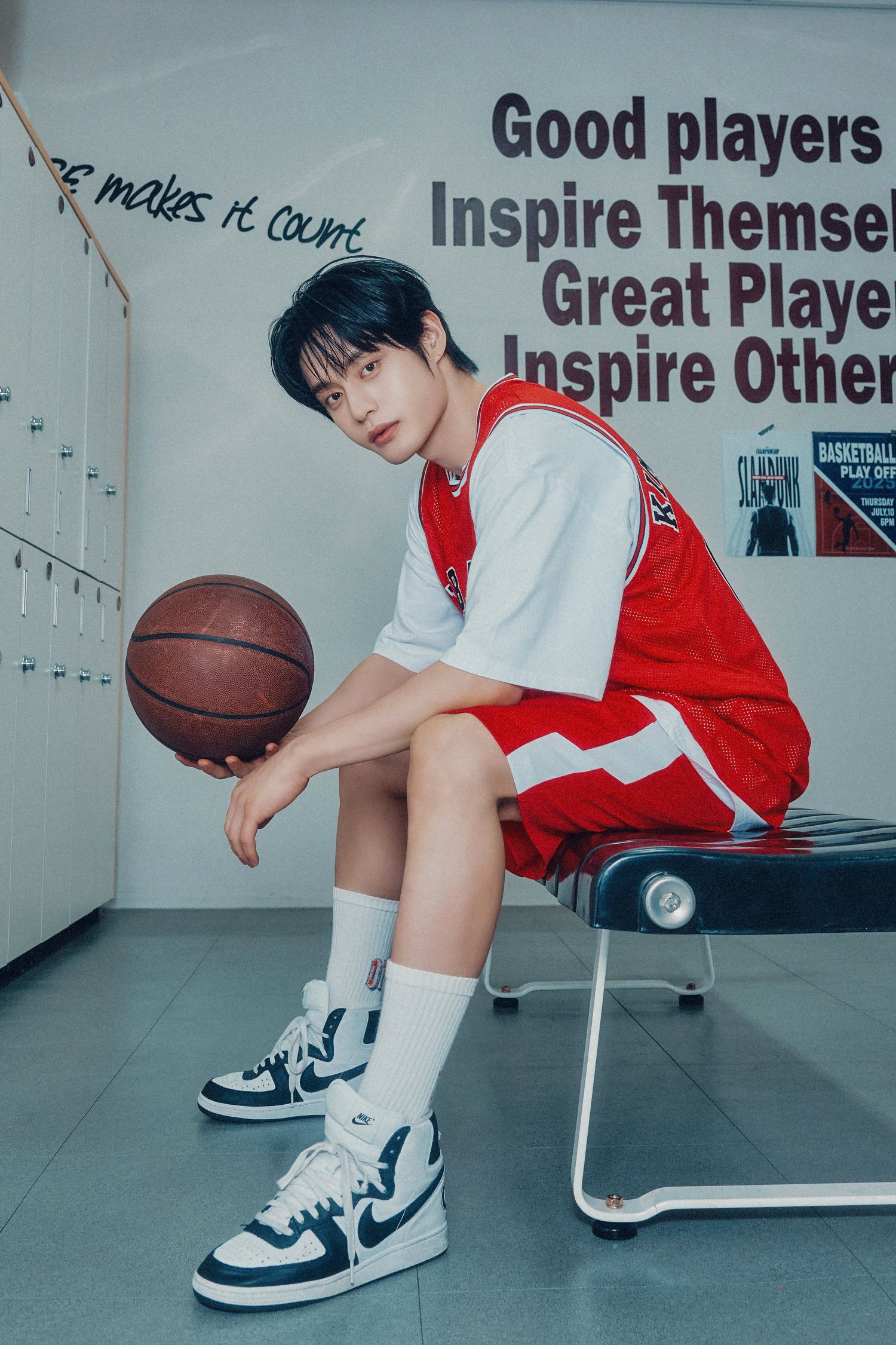 Behind-the-scenes cut of Kim Jiwoong (ZEROBASEONE)