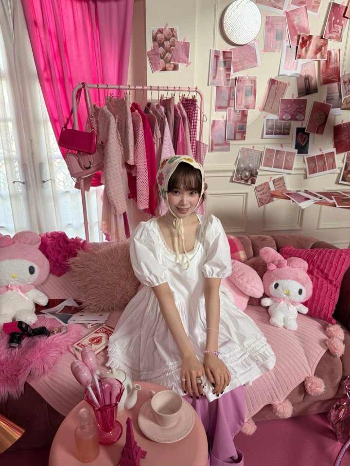 Latest photo of Kim Chaewon (LE SSERAFIM)