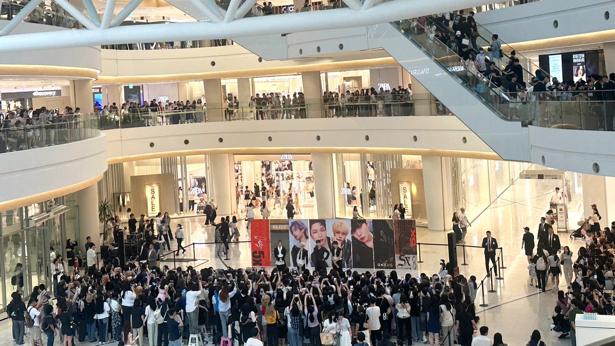 Behind-the-scenes cut of ONEUS