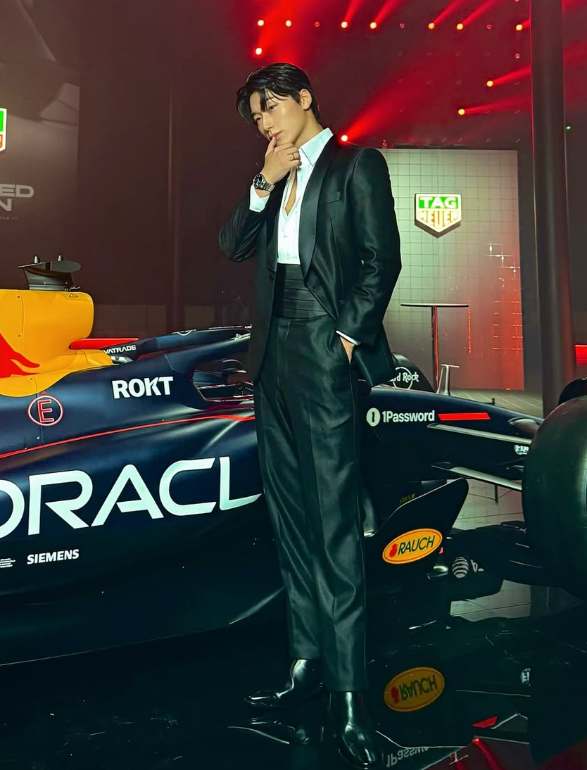 Behind-the-scenes cut of San (ATEEZ)