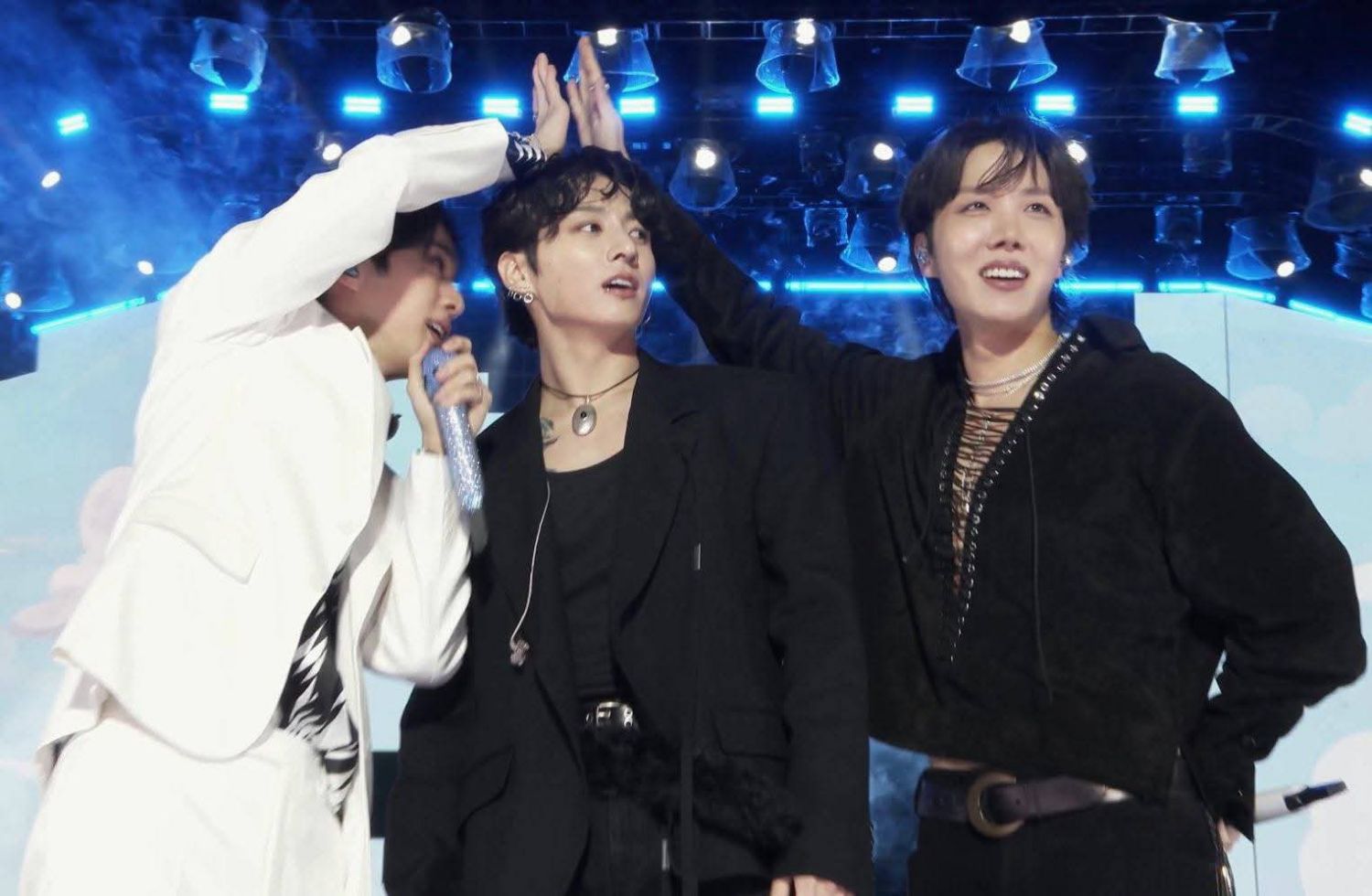 J-hope (防彈少年團)的幕後花絮