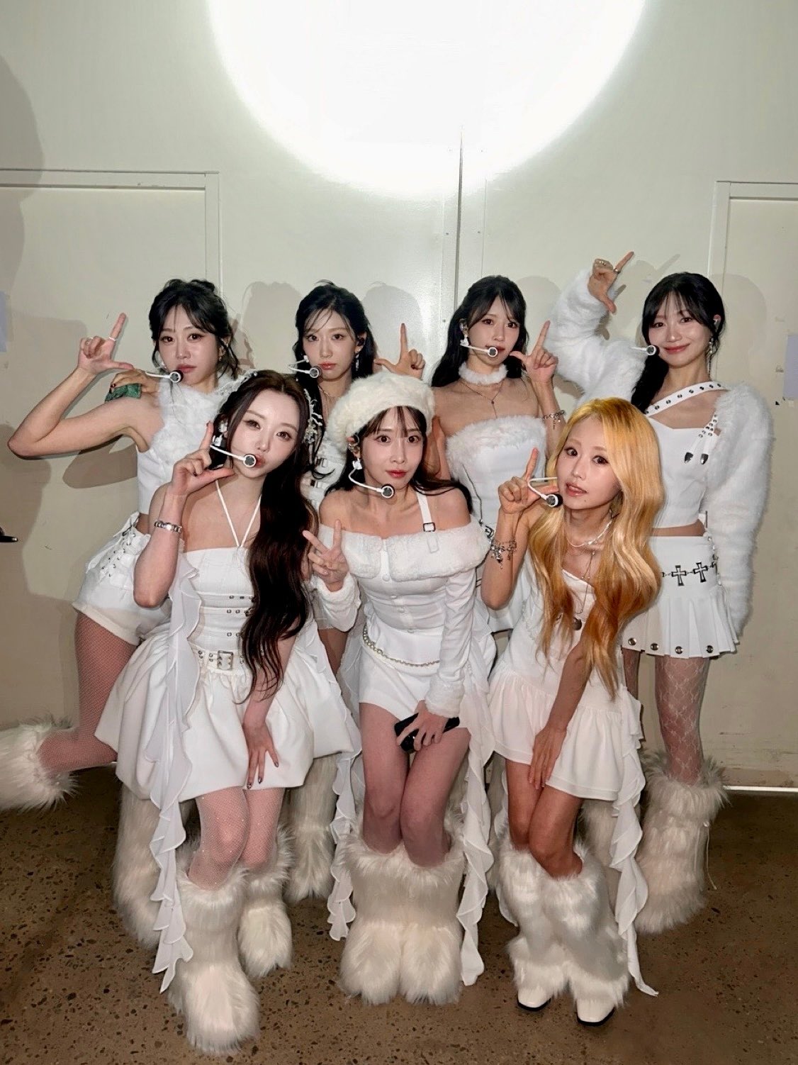 Behind-the-scenes cut of Lovelyz