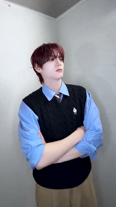 Behind-the-scenes cut of Sungyun (n.SSign)