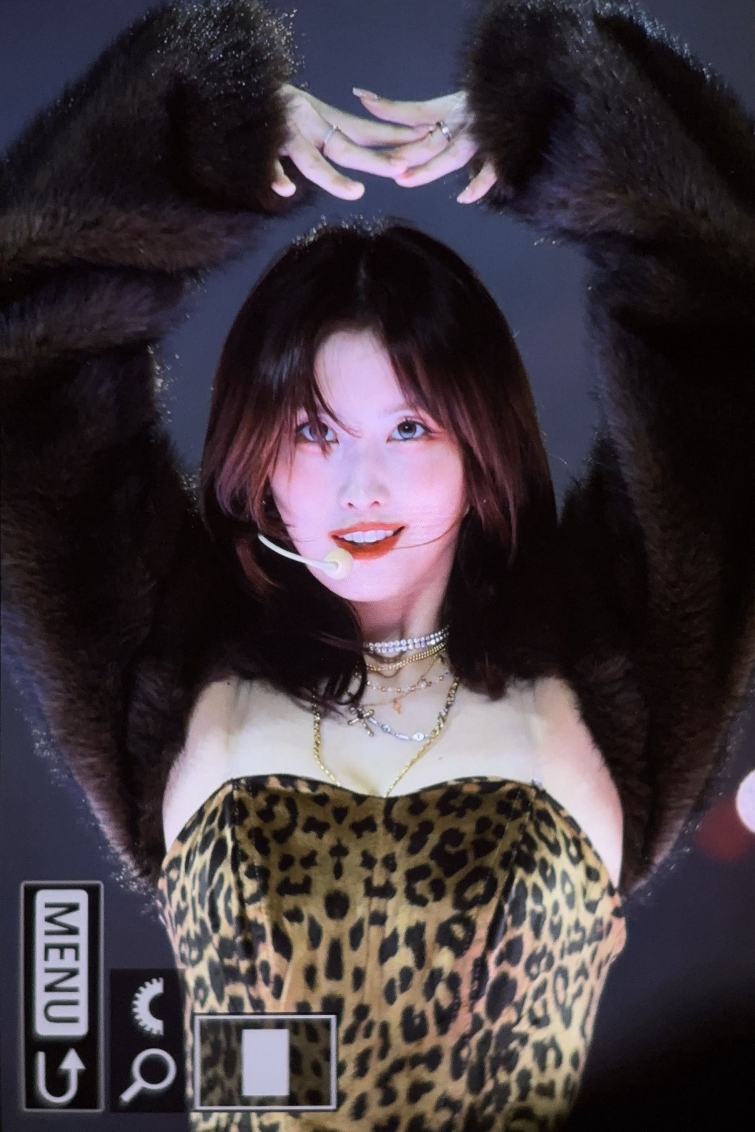 Momen yang diabadikan oleh penggemar Momo (TWICE)