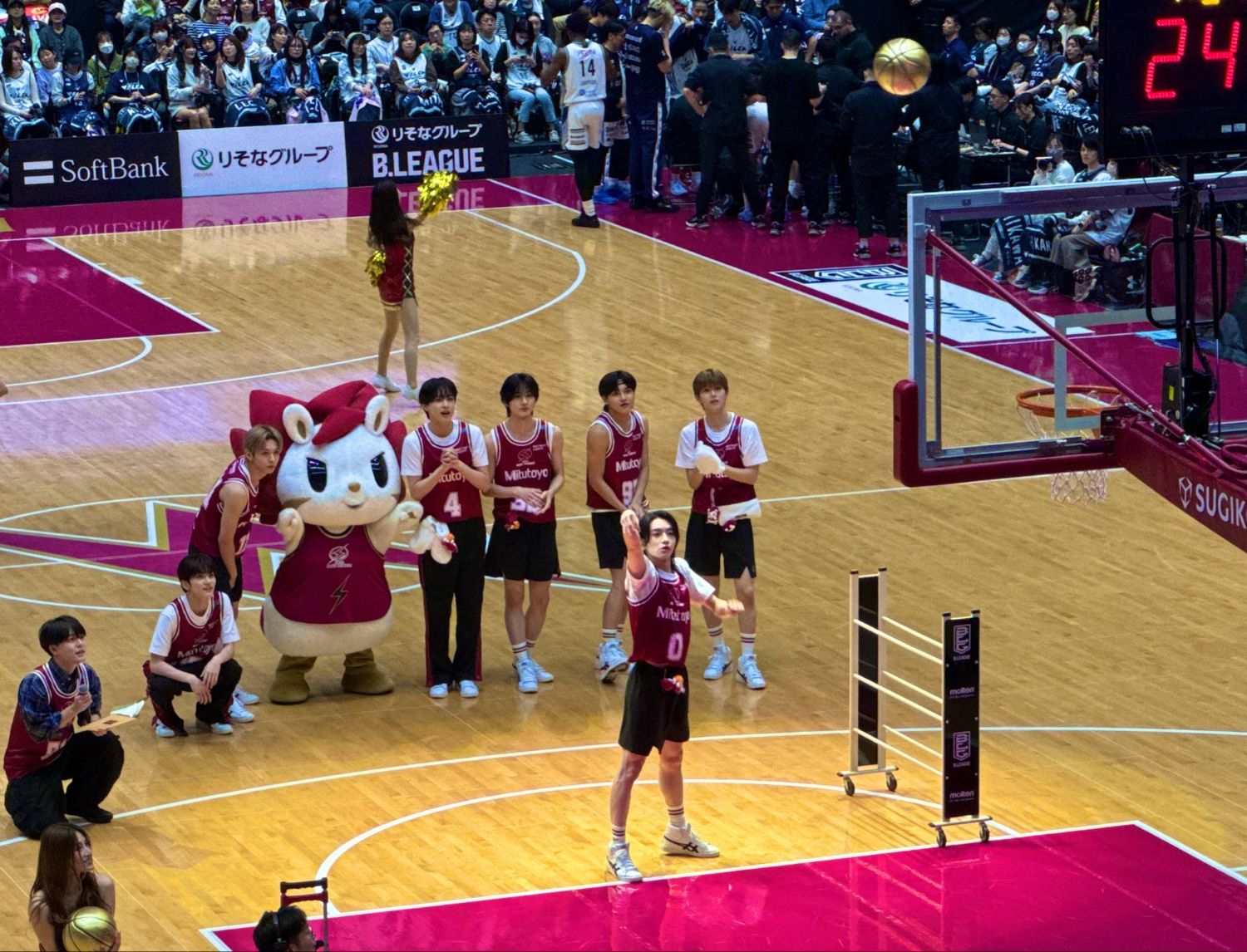 Behind-the-scenes cut of aoen