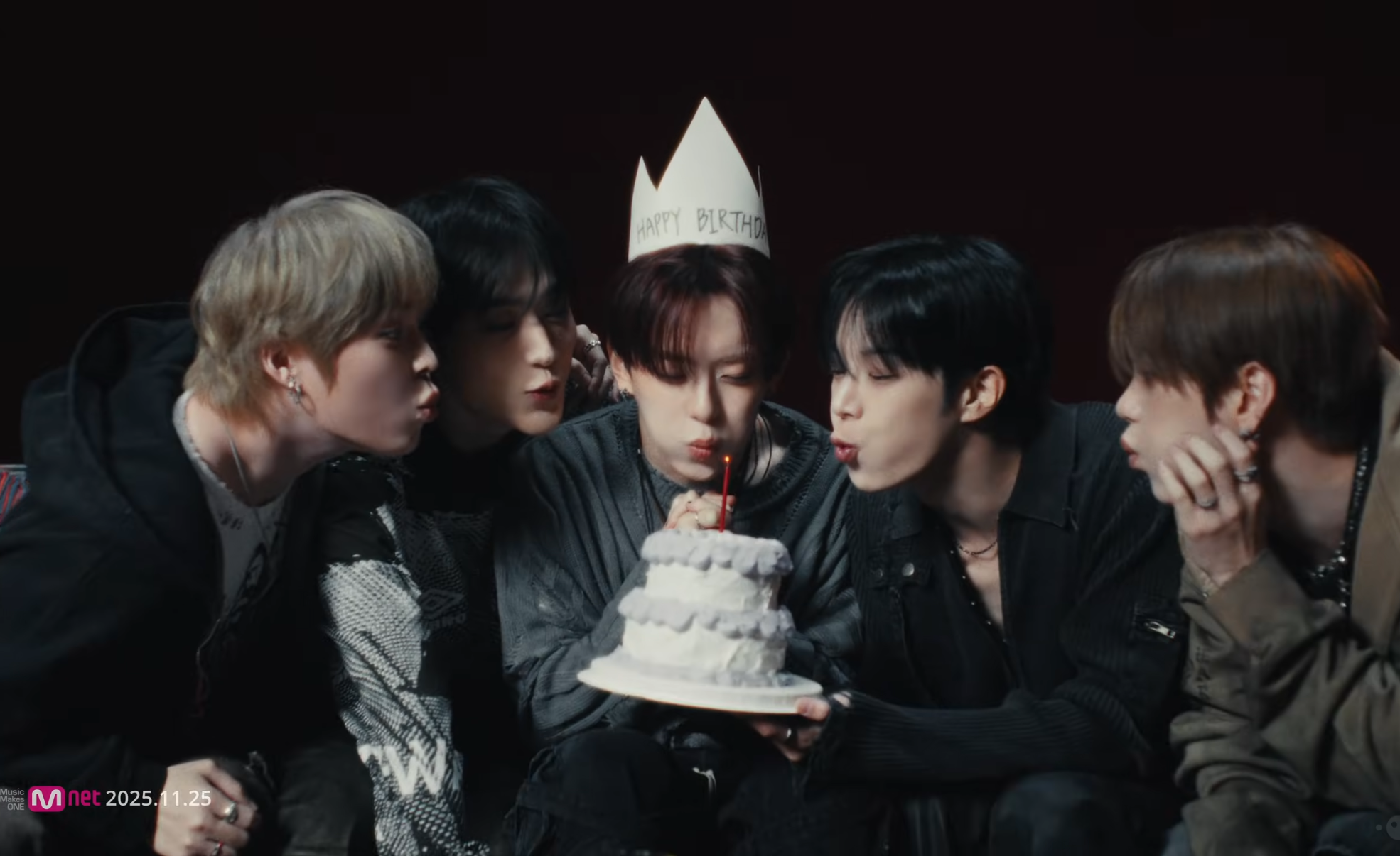 Behind-the-scenes cut of Dongheon (VERIVERY)